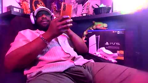 Snapshot of mastermarvel22 chatting on February 19, 7:15 am BlackMarvel online show from February 19, 7:15 am