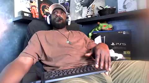 Snapshot of mastermarvel22 chatting on February 22, 3:43 pm BlackMarvel online show from February 22, 3:43 pm