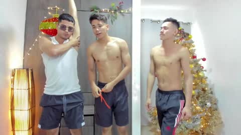 Snapshot of masters_sexx chatting on December 29, 2:21 pm Team Cris Darwin- Fernando- Stiven- David online show from December 29, 2:21 pm