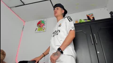 mateo_escobar online show from November 4, 5:06 am