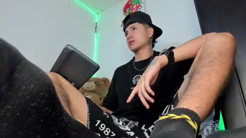 mateo_escobar online show from December 2, 2:50 am