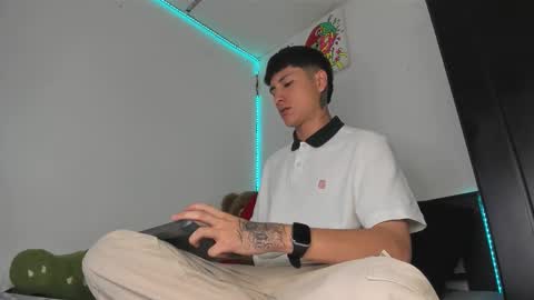 mateo_escobar online show from February 28, 11:17 pm