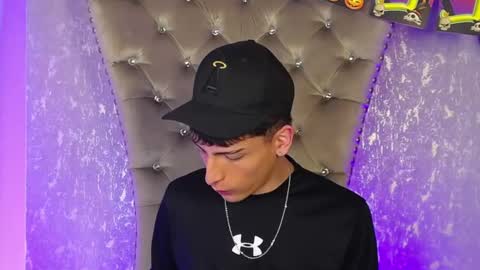 Snapshot of mateo_mitchell chatting on October 19, 10:10 pm mateo mitchell online show from October 19, 10:10 pm