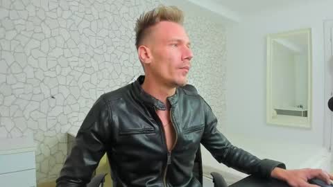 Snapshot of mateobenjamin chatting on December 2, 6:54 pm MateoBenjamin online show from December 2, 6:54 pm