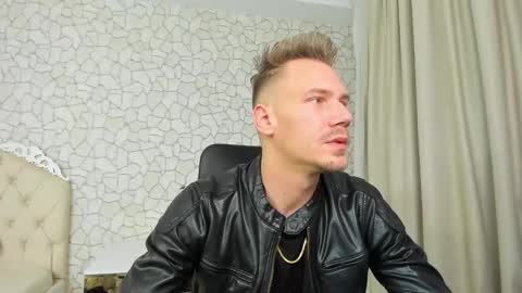 Snapshot of mateobenjamin chatting on December 21, 4:57 pm MateoBenjamin online show from December 21, 4:57 pm