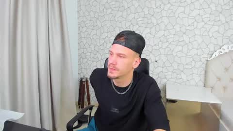 Snapshot of mateobenjamin chatting on January 22, 7:34 pm MateoBenjamin online show from January 22, 7:34 pm