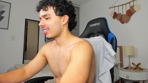 Snapshot of mateoleone chatting on January 2, 4:20 am Matt online show from January 2, 4:20 am