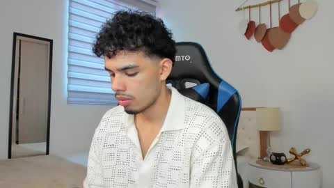 Snapshot of mateoleone chatting on February 22, 5:13 pm Matt online show from February 22, 5:13 pm