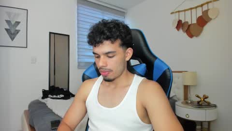 Snapshot of mateoleone chatting on March 4, 9:22 pm Matt online show from March 4, 9:22 pm