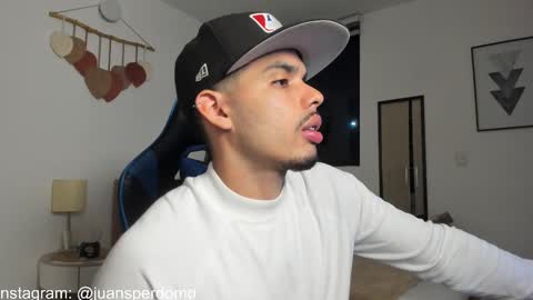 Snapshot of mateoleone chatting on September 21, 11:17 pm Matt online show from September 21, 11:17 pm