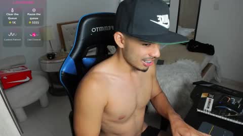 Snapshot of mateoleone chatting on October 11, 8:18 pm Matt online show from October 11, 8:18 pm