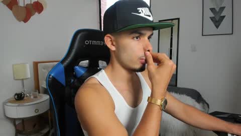 Snapshot of mateoleone chatting on October 18, 7:47 pm Matt online show from October 18, 7:47 pm