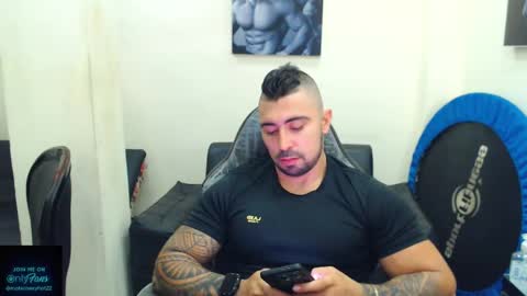 Snapshot of mateosexyhot22 chatting on April 25, 9:45 pm Mateo online show from April 25, 9:45 pm