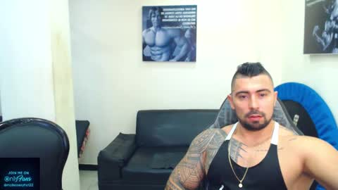 Snapshot of mateosexyhot22 chatting on May 19, 5:19 pm Mateo online show from May 19, 5:19 pm
