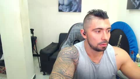 Snapshot of mateosexyhot22 chatting on June 1, 5:47 pm Mateo online show from June 1, 5:47 pm
