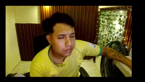 Snapshot of mateuspolla chatting on May 5, 5:26 am mateuspolla online show from May 5, 5:26 am