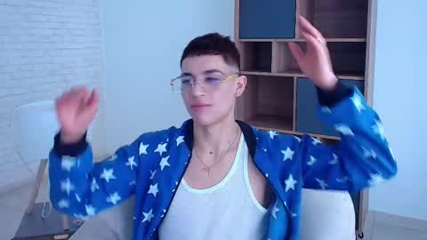 Snapshot of matheomontclair chatting on October 16, 8:43 pm Matheo Montclair online show from October 16, 8:43 pm