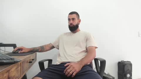 Snapshot of matheusbeard2 chatting on December 11, 2:11 pm Matheus online show from December 11, 2:11 pm