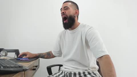 Snapshot of matheusbeard2 chatting on December 17, 5:26 pm Matheus online show from December 17, 5:26 pm