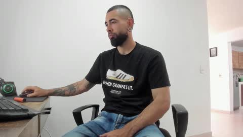 Snapshot of matheusbeard2 chatting on November 25, 8:20 pm Matheus online show from November 25, 8:20 pm