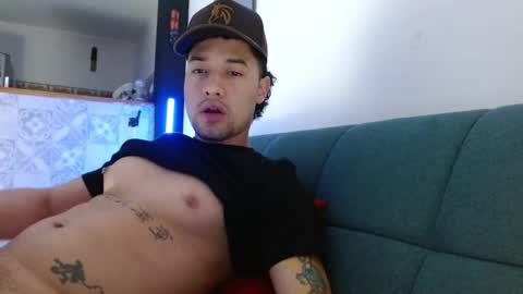 STRURIBE ON INSTAGRAM online show from February 10, 11:14 am