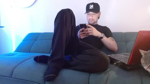 STRURIBE ON INSTAGRAM online show from February 15, 8:05 pm