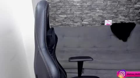 Mathew Independent model online show from October 21, 6:41 pm