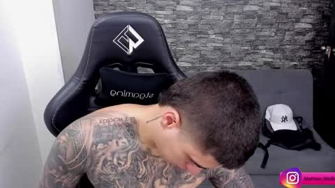 Mathew Independent model online show from January 16, 8:24 pm