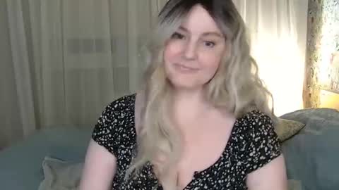 Snapshot of mathilde_solveig chatting on January 31, 10:52 pm mathilde_solveig online show from January 31, 10:52 pm