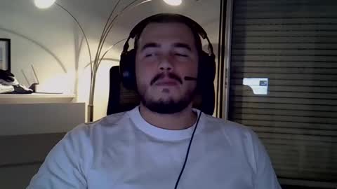 Snapshot of mathou34 chatting on December 3, 7:11 pm Mathou online show from December 3, 7:11 pm