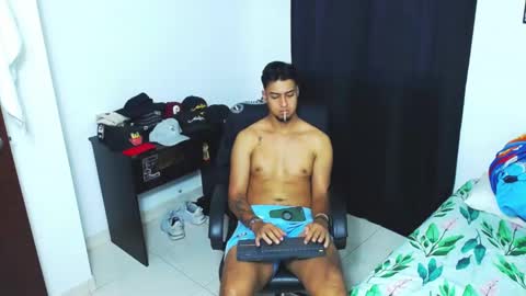 Snapshot of matias_bianco01 chatting on January 4, 10:13 pm matias online show from January 4, 10:13 pm