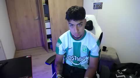 Snapshot of matias_bianco01 chatting on September 14, 3:16 am matias online show from September 14, 3:16 am