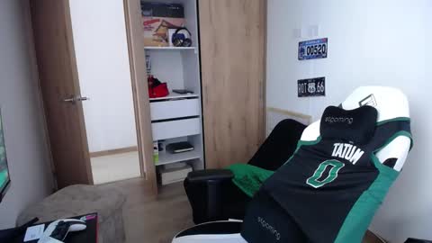 Snapshot of matias_bianco01 chatting on November 9, 3:32 pm matias online show from November 9, 3:32 pm