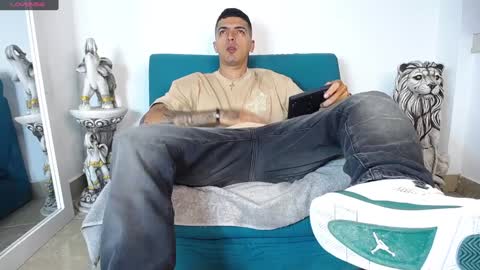 Snapshot of matias_costa chatting on December 25, 12:37 am MATIAS COSTA online show from December 25, 12:37 am