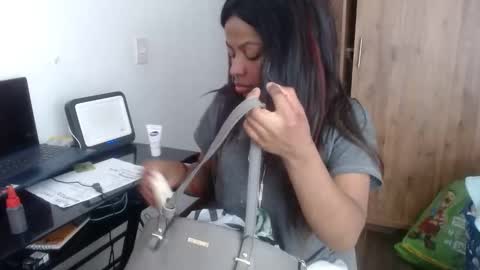 Snapshot of matilde27 chatting on December 1, 9:04 pm Daniela online show from December 1, 9:04 pm