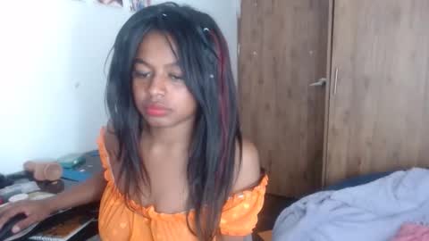 Snapshot of matilde27 chatting on December 16, 6:38 pm Daniela online show from December 16, 6:38 pm