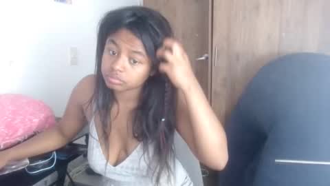 Snapshot of matilde27 chatting on December 29, 2:31 pm Daniela online show from December 29, 2:31 pm