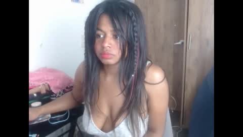 Snapshot of matilde27 chatting on December 29, 10:36 pm Daniela online show from December 29, 10:36 pm