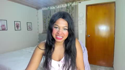 Snapshot of matilde27 chatting on October 2, 9:49 am Daniela online show from October 2, 9:49 am