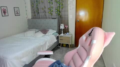 Snapshot of matilde27 chatting on October 3, 10:45 am Daniela online show from October 3, 10:45 am