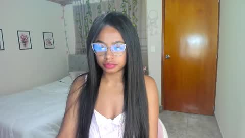 Snapshot of matilde27 chatting on October 9, 9:51 am Daniela online show from October 9, 9:51 am