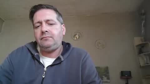 Snapshot of matrike1 chatting on March 24, 4:23 pm matrike1 online show from March 24, 4:23 pm
