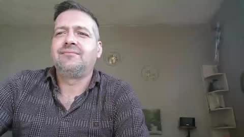 Snapshot of matrike1 chatting on March 28, 11:21 am matrike1 online show from March 28, 11:21 am