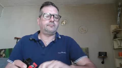 Snapshot of matrike1 chatting on April 6, 1:01 pm matrike1 online show from April 6, 1:01 pm