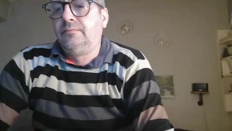 Snapshot of matrike1 chatting on April 13, 4:12 pm matrike1 online show from April 13, 4:12 pm