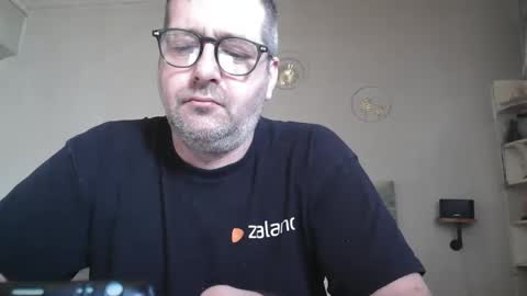 Snapshot of matrike1 chatting on April 15, 10:44 am matrike1 online show from April 15, 10:44 am