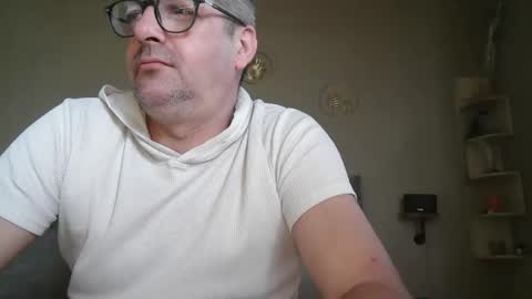 Snapshot of matrike1 chatting on April 18, 2:54 pm matrike1 online show from April 18, 2:54 pm