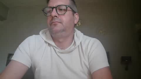 Snapshot of matrike1 chatting on April 19, 10:25 am matrike1 online show from April 19, 10:25 am
