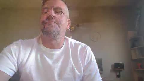 Snapshot of matrike1 chatting on May 2, 11:04 am matrike1 online show from May 2, 11:04 am