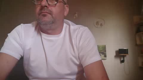 Snapshot of matrike1 chatting on May 3, 9:15 am matrike1 online show from May 3, 9:15 am